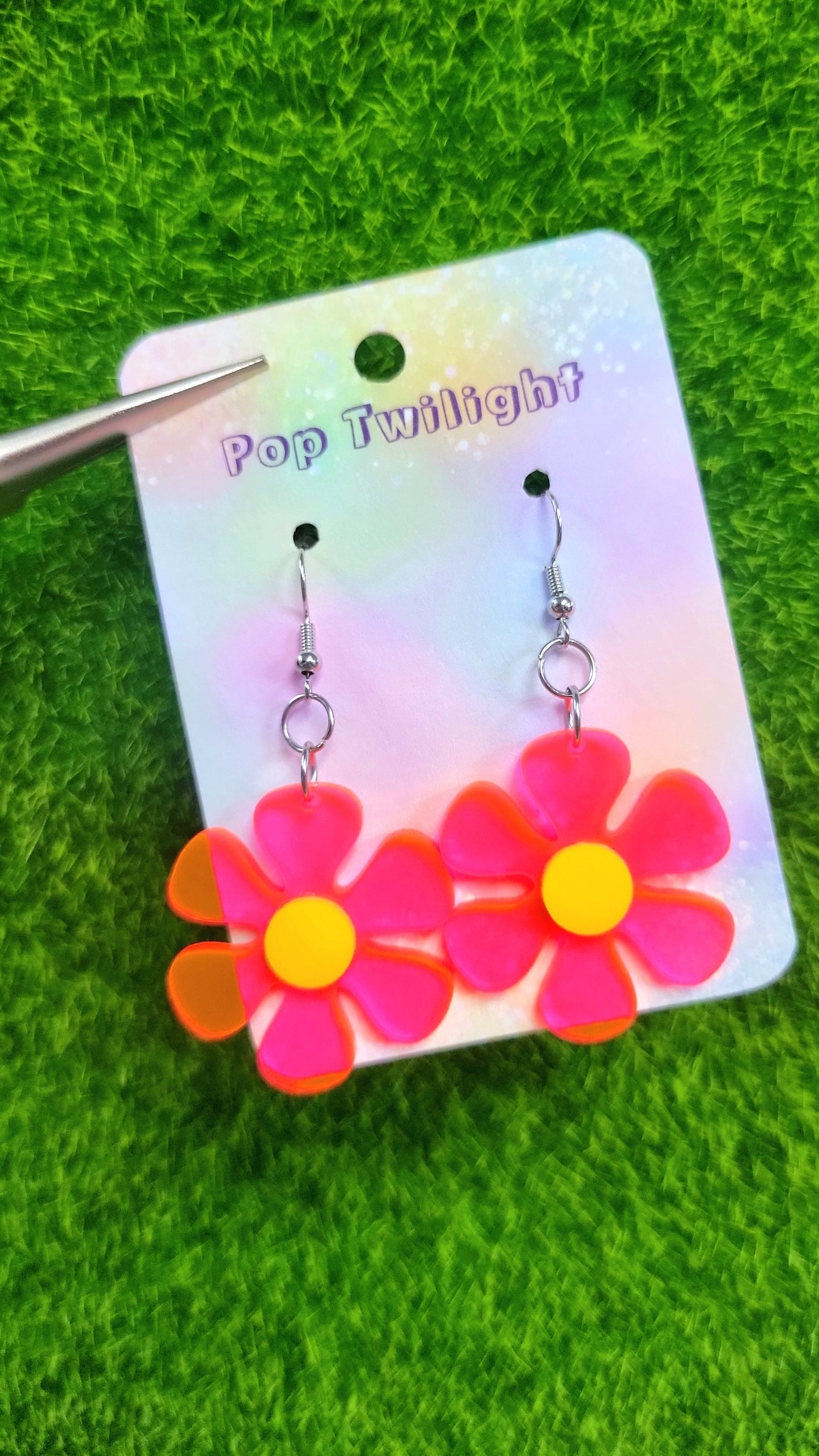 Daisy Retro Pink Earrings Flower UV Reactive